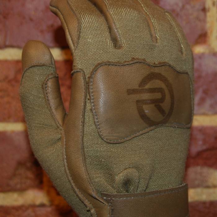 SHOOTERS GLOVE WITH TXT